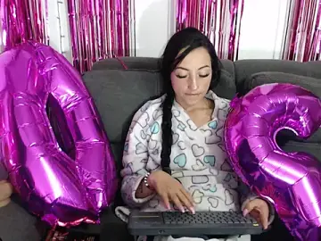 Stripchat Live Sex Cam of megaan_lovee