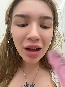 Stripchat Adult Webcam of FlashTitsRoyal