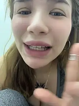 Stripchat Free Live Porn of FlashTitsRoyal