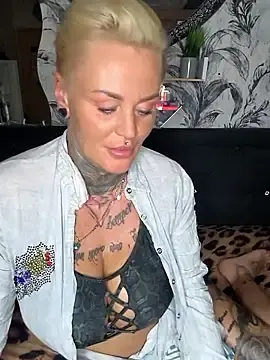 Stripchat Live Porn of InkedMissLaBaehm