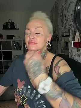 Stripchat Private Sex Chat of InkedMissLaBaehm