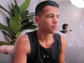 Stripchat Nude Webcam of Noah_sexhotty