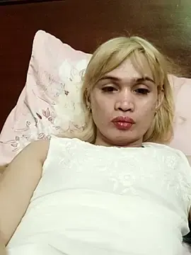 Stripchat Live Porn of QueenSoreal