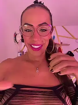 Stripchat Free Live Porn of YOURSDEBORA