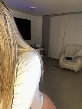 Stripchat Free Live Porn of MiaWhitePink_
