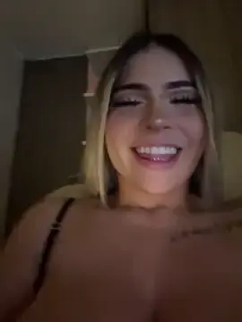 Stripchat Best Webcam of MiaWhitePink_
