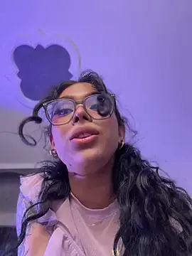 Stripchat Live Sex Cam of Samantha_Bernardo