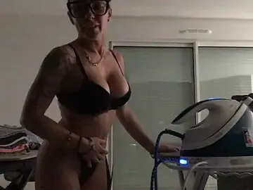 Stripchat Sex Cam of claraxloveuse