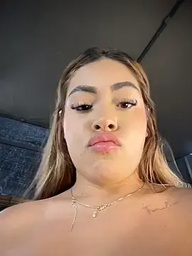 Stripchat Sex Cam of MayaMoanXXX