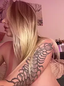 Stripchat Adult Webcam of HugeBoobsAlice