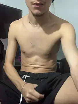 Stripchat Live Sex Cam of gabrielzinnnn085