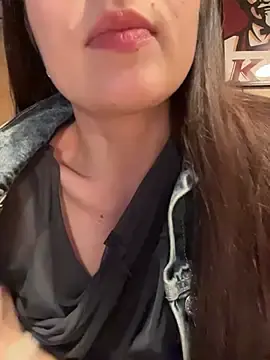 Stripchat Live Sex Cam of Holly_Play