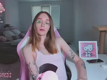 Stripchat Free Porn Cam of MoonDust