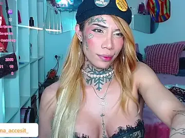 Stripchat Live Sex Cam of caroline_cossei