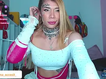 Stripchat Free Porn Cam of caroline_cossei