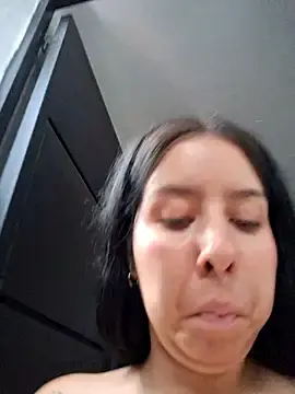 Stripchat Nude Webcam of HOTANDSKINNY