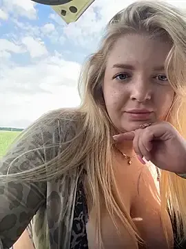 Stripchat Live Sex Cam of OdriOlsens