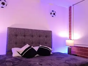 Stripchat Free Live Porn of mandi4pole_