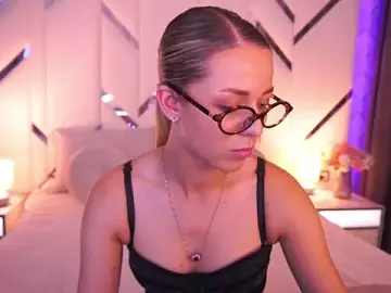 Stripchat Adult Webcam of DoveLovee