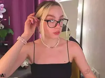 Stripchat Adult Webcam of R0cket_bunny
