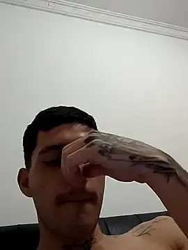 Stripchat Sex Cam of boy_max_latin