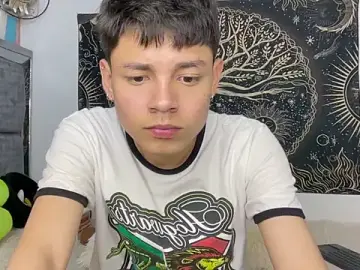 Stripchat Live Sex Cam of Andy_Belier23