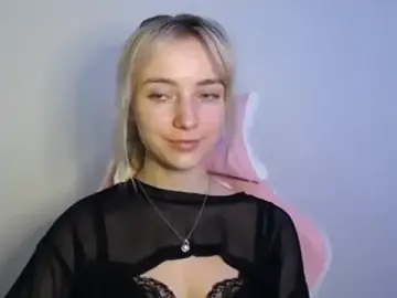 Stripchat Best live sex cam show of LuciaYoung