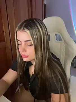Stripchat Live Sex Cam of Miss_valeriaa