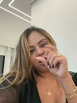 Stripchat Nude Webcam of lariic
