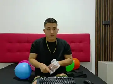 Stripchat Nude Webcam of Dogerman_01