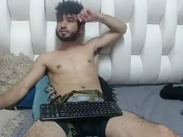 Stripchat Free Porn Cam of aaron_jones_1