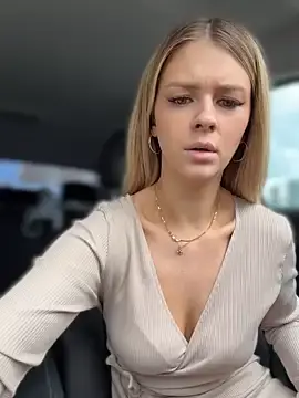 Stripchat Best Webcam of Love_Bri