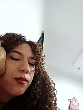 Stripchat Free Porn Cam of lilith_isabella25