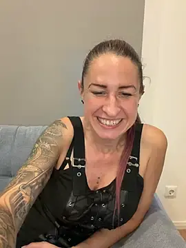 Stripchat Live Sex Cam of GermanMilfJasmin