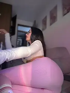 Stripchat Live Sex Cam of DulceLenns
