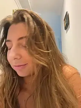 Stripchat Live Sex Cam of curvyflawless