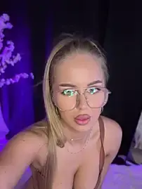 Stripchat Free Live Porn of AubrieleRouj1