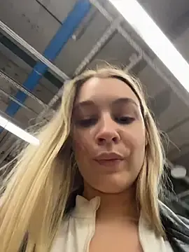 Stripchat Sex Cam of SashaCatt