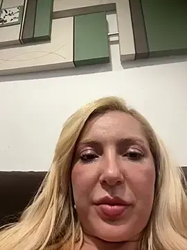 Stripchat Live Sex Cam of Juuhschmitt