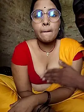 Stripchat Live Sex Cam of Hey_Shiri_Bhabhi