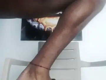 Stripchat Live Sex Cam of drake_brwon_23