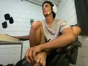 Stripchat Free Live Porn of Max_TheHorseDick