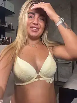 Stripchat Sex Cam of CharlottemilfUKx