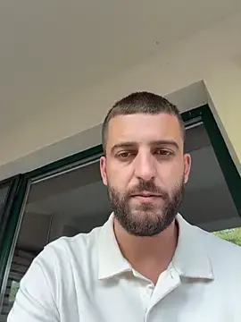 Stripchat Live Sex Cam of Pablo_Hornyguy95