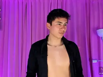 Stripchat Sex Cam of noah_and_rose