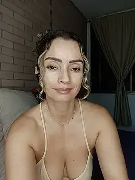 Stripchat Live Sex of Loly_Horny