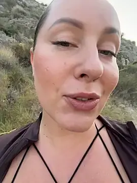 Stripchat Watch Live Sex Cams of Mona_Plus