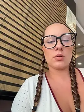 Stripchat Live Porn of Mona_Plus