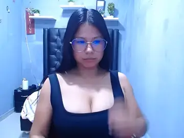 Stripchat Nude Webcam of Letty_Plugxo