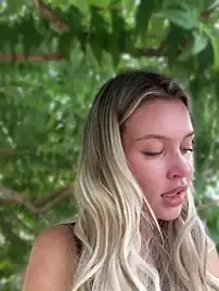 Stripchat Sex Cam of KikiWatson